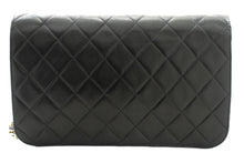 CHANEL Full Flap Chain Shoulder Bag Clutch Μαύρο καπιτονέ αρνίσιο δέρμα k19 hannari-shop