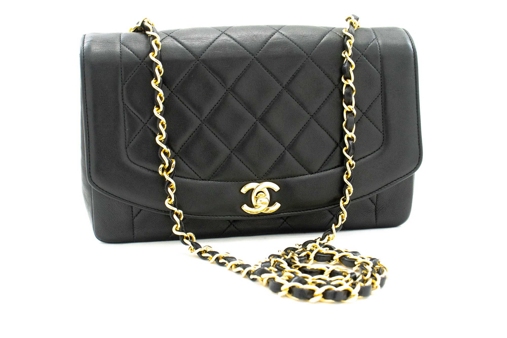 Chanel Black Quilted Lambskin Diana Flap Medium Q6B0MW1IK0234