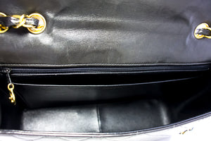 CHANEL Jumbo 11" velká řetízková taška přes rameno Flap Black Lambskin Gold f98 hannari-shop